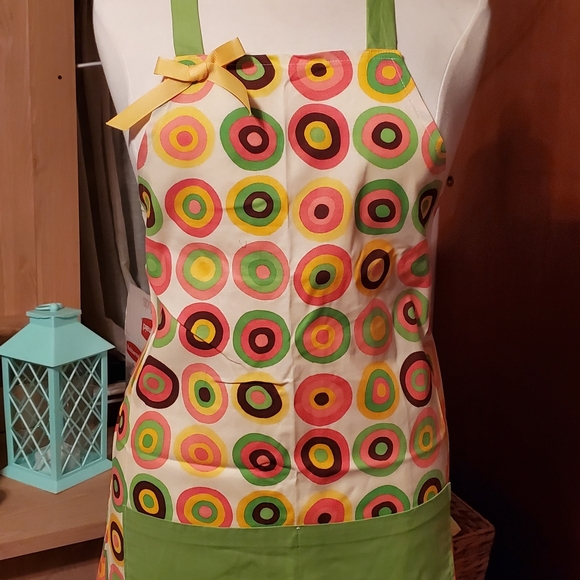 APRONS - Picture 14 of 16